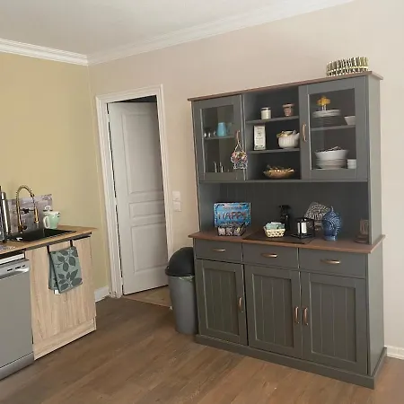 Rez De Jardin Dans Maison Appartamento
